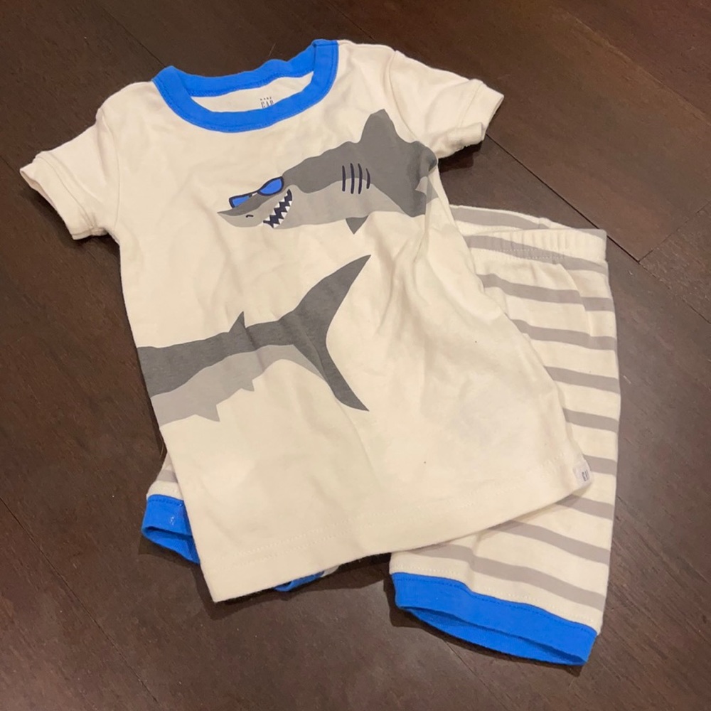 Baby gap shark pjs EUC 18-24 months